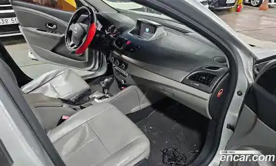 Renault SM3 2010 1.6 гидро в Москве № 1143523, миниатюра 9