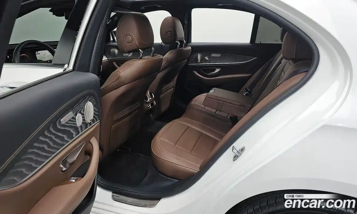 Mercedes-Benz E-Class 2022 2.0 гидро, фото 11