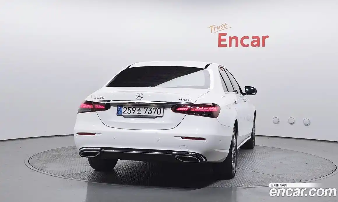 Mercedes-Benz E-Class 2022 2.0 гидро, фото 4