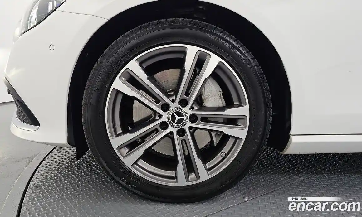 Mercedes-Benz E-Class 2022 2.0 гидро, фото 5