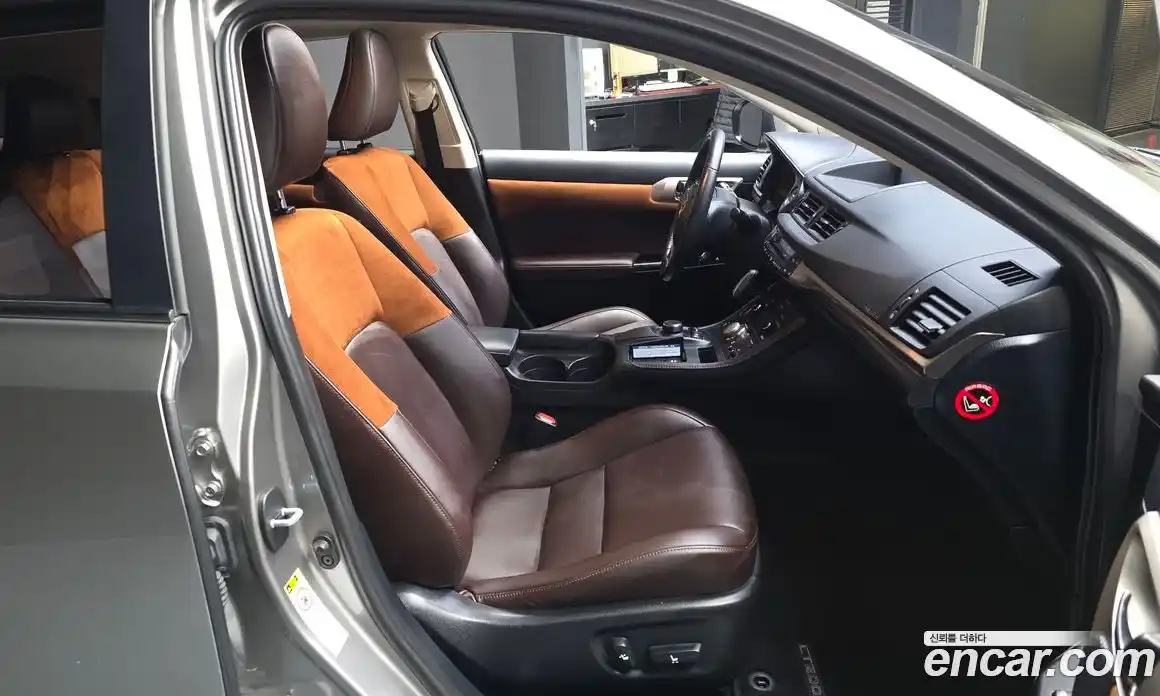 Lexus CT200h 2018 1.8 гидро в Москве № 1150668, фото 11