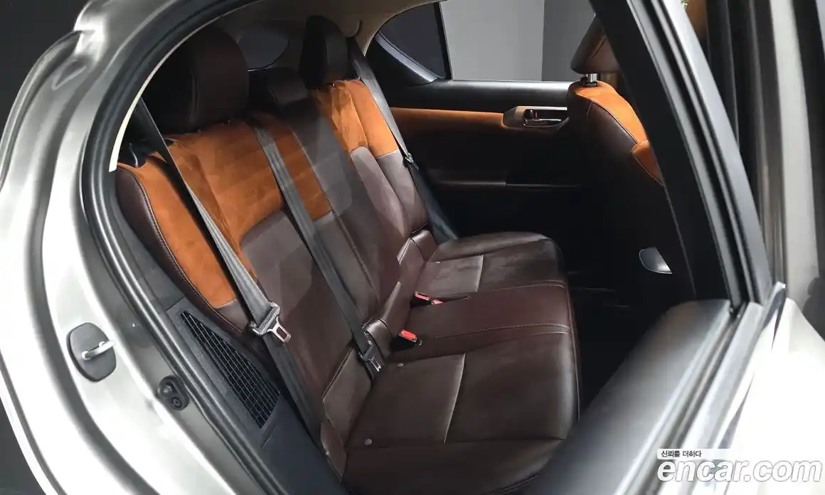 Lexus CT200h 2018 1.8 гидро в Москве № 1150668, фото 12