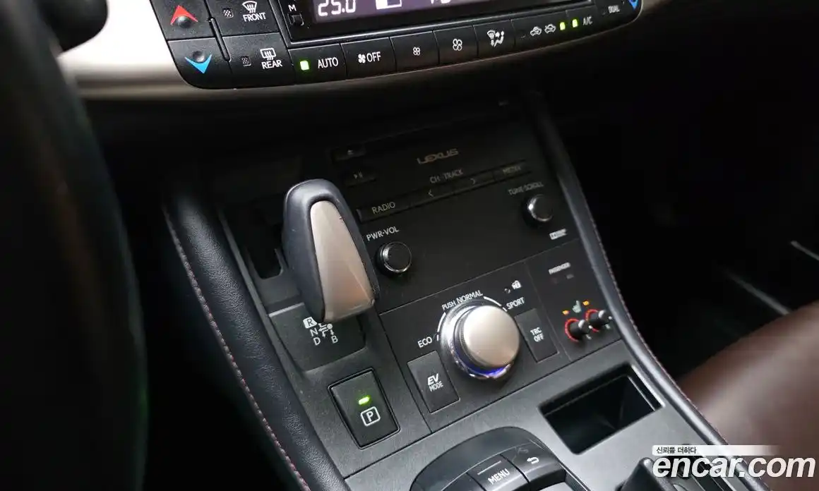 Lexus CT200h 2018 1.8 гидро в Москве № 1150668, фото 9