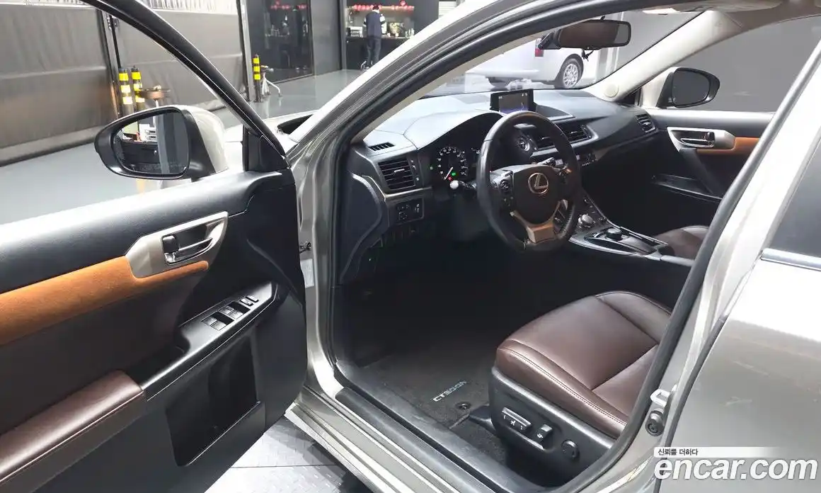 Lexus CT200h 2018 1.8 гидро в Москве № 1150668, фото 10