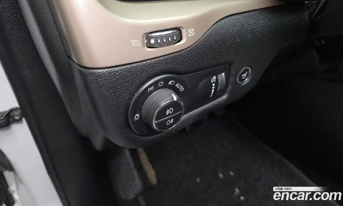 Jeep Cherokee 2016 2.4 гидро в Москве № 1151693, фото 18