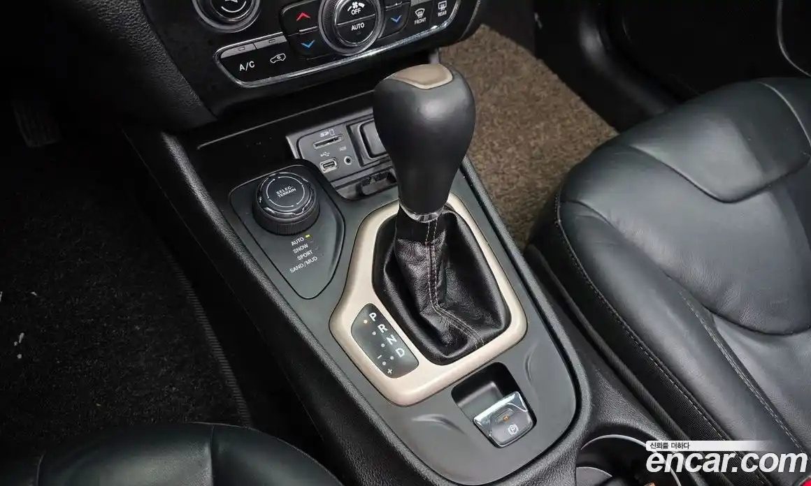 Jeep Cherokee 2016 2.4 гидро в Москве № 1151693, фото 9