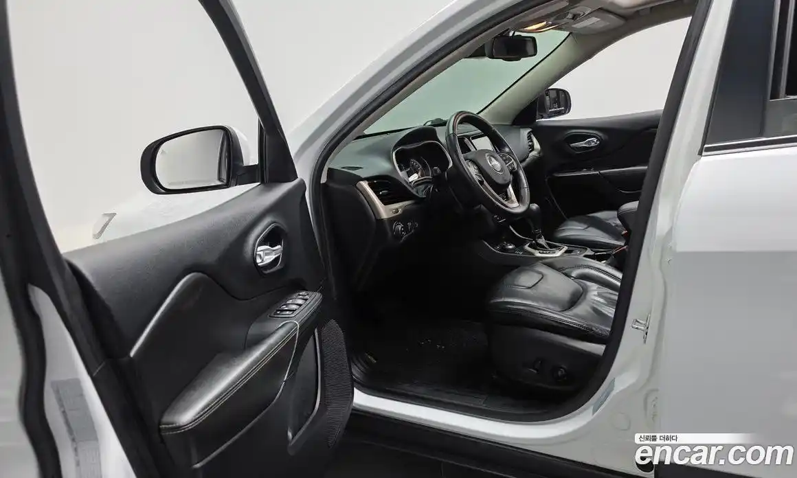 Jeep Cherokee 2016 2.4 гидро в Москве № 1151693, фото 10