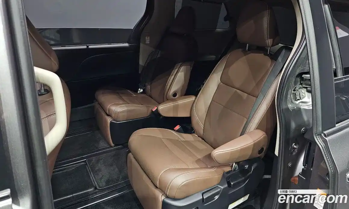 Toyota Sienna 2020 3.5 гидро в Москве № 1151709, фото 12