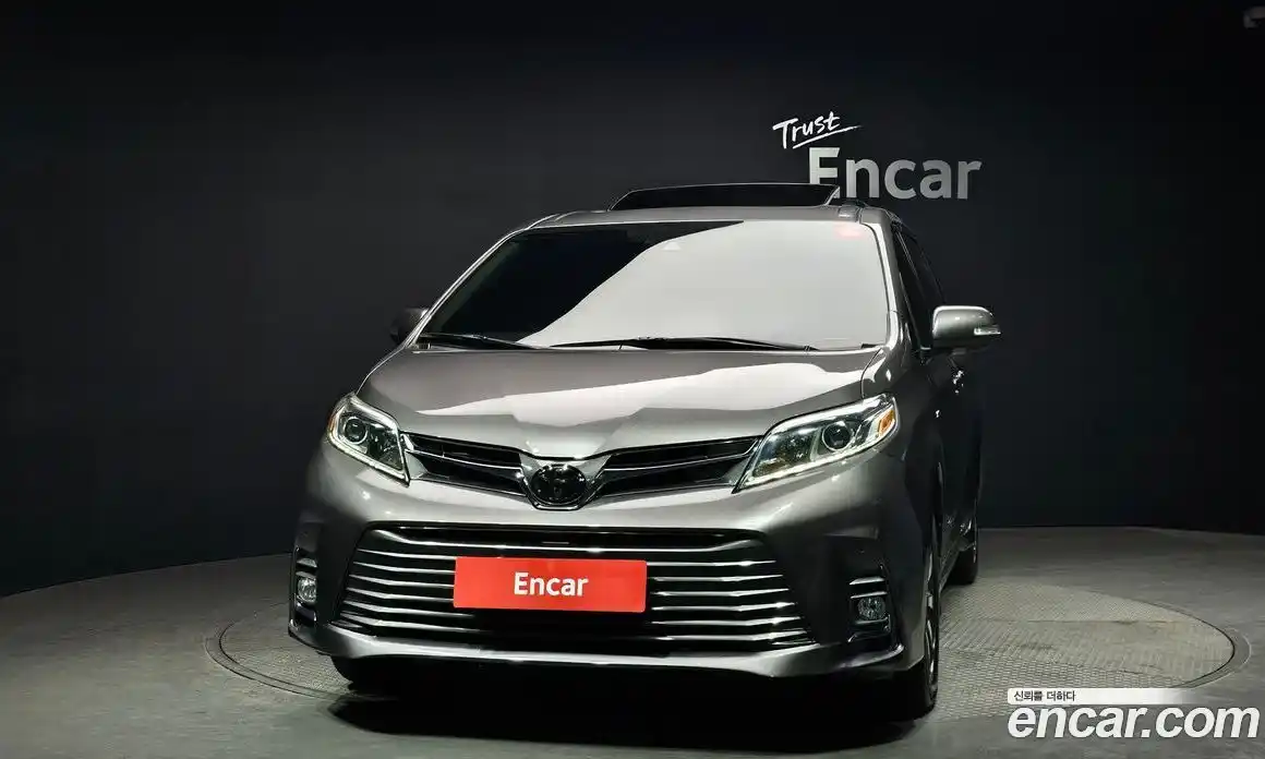 Toyota Sienna 2020 3.5 гидро в Москве № 1151709, фото 3