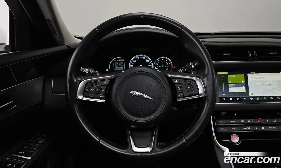 Jaguar XF 2018 2.0 гидро в Москве № 1152526, фото 13