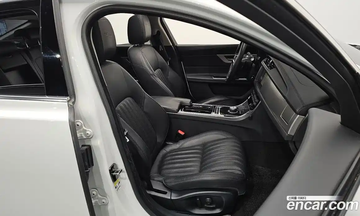 Jaguar XF 2018 2.0 гидро в Москве № 1152526, фото 10