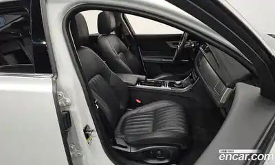 Jaguar XF 2018 2.0 гидро в Москве № 1152526, миниатюра 10