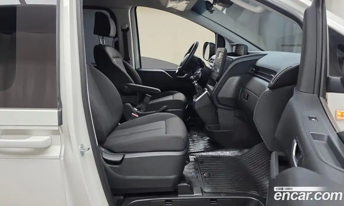 Hyundai Staria 2024 2.2 Механическая в Москве № 1154481, фото 11