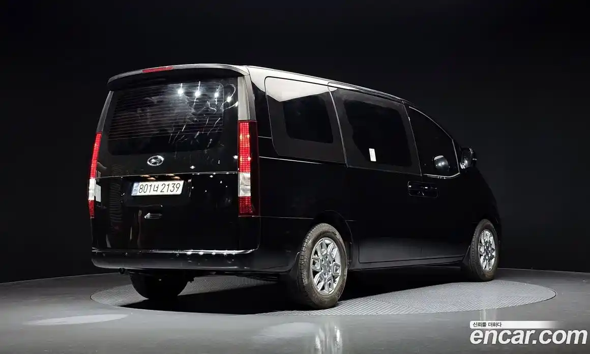 Hyundai Staria 2023 2.2 Автомат в Москве № 1154558, фото 2