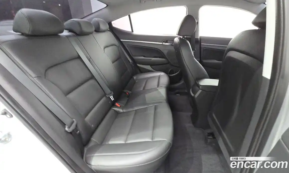 Hyundai Avante 2016 1.6 Автомат в Москве № 1154774, фото 12