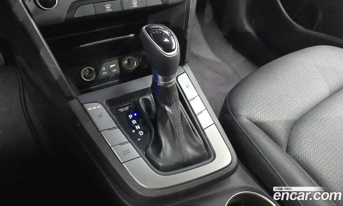 Hyundai Avante 2016 1.6 Автомат в Москве № 1154774, фото 9