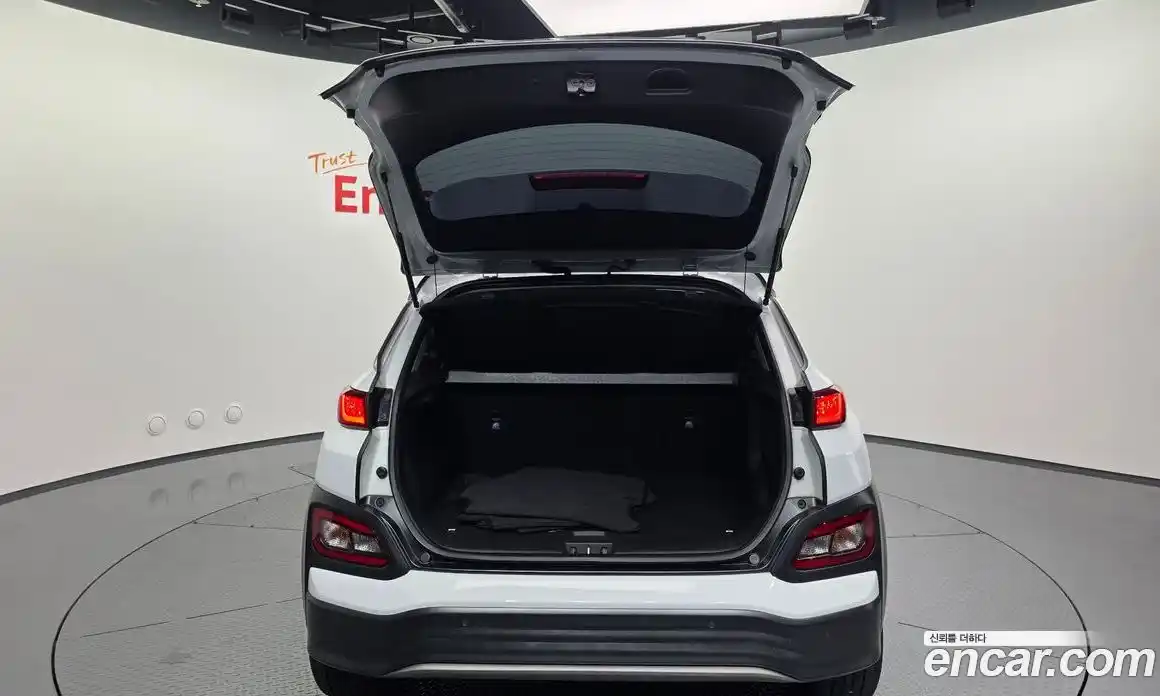 Hyundai Kona 2019 0.1 Автомат в Москве № 1155051, фото 19