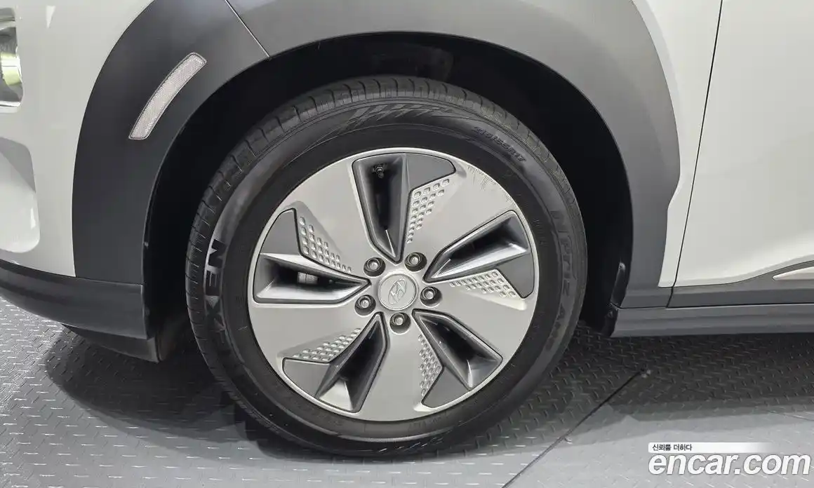 Hyundai Kona 2019 0.1 Автомат в Москве № 1155051, фото 4