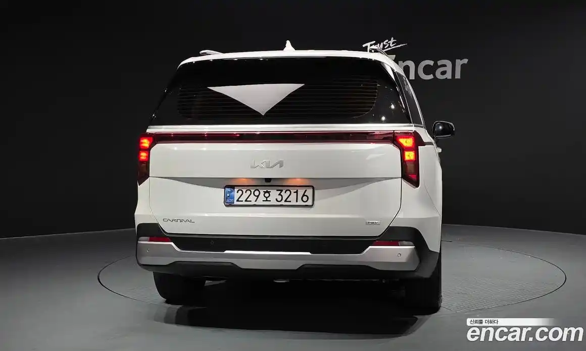 Kia Canival 2024 1.6 гидро в Москве № 1128633, фото 4