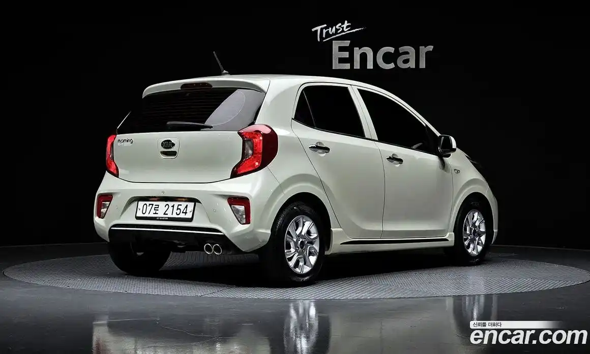 Kia Morning 2017 1.0 Автомат в Москве № 1128792, фото 2