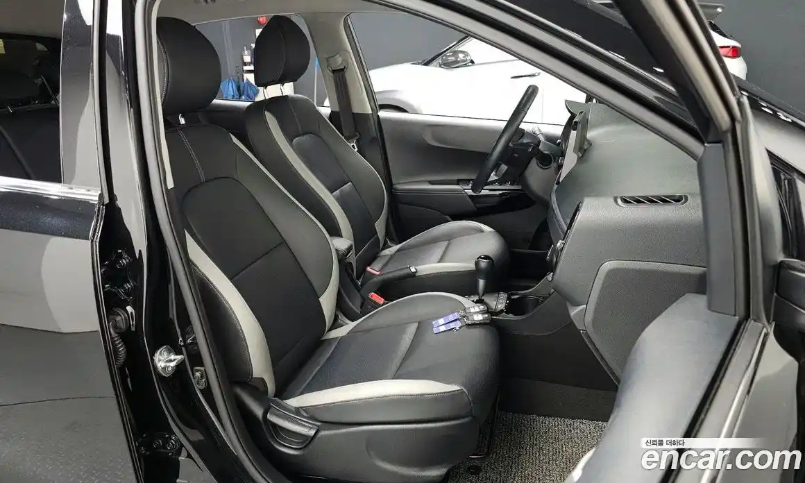 Kia Morning 2023 1.0 Автомат в Москве № 1128890, фото 9