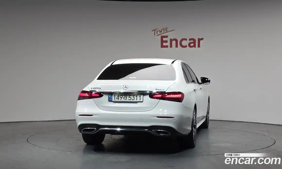 Mercedes-Benz E-Class 2023 1.9 гидро, фото 4