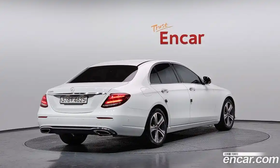 Mercedes-Benz E-Class 2020 2.0 гидро, фото 2