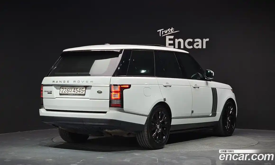 Land Rover Range-Rover 2016 4.4 гидро в Москве № 1136440, фото 2