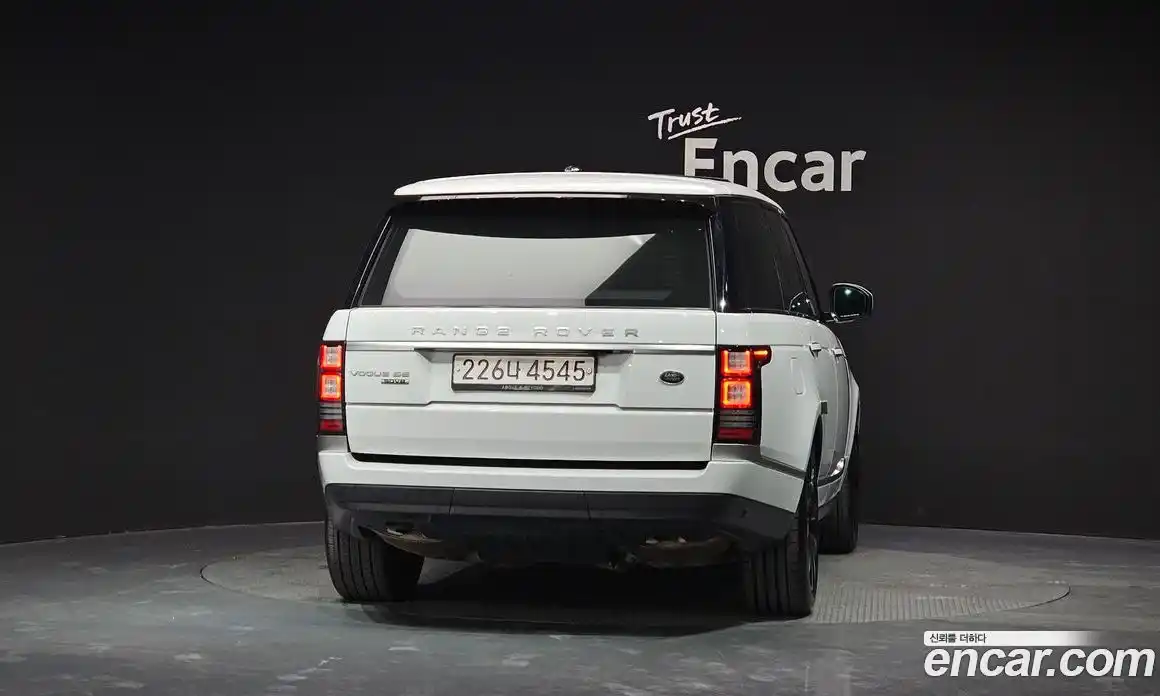 Land Rover Range-Rover 2016 4.4 гидро в Москве № 1136440, фото 4