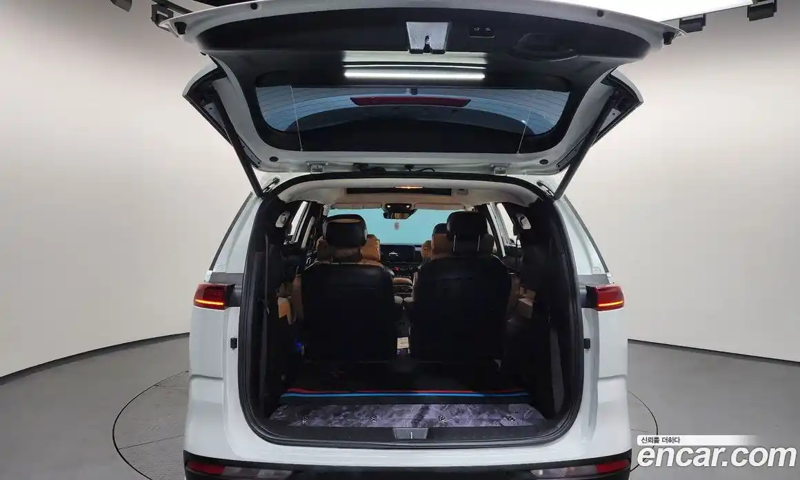 Kia Canival 2023 3.5 Автомат в Москве № 1143258, фото 20