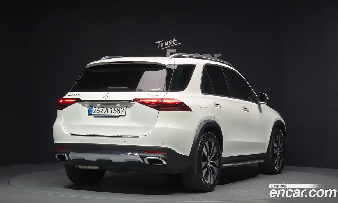 Mercedes-Benz GLE-Class 2024 2.0 Автомат в Москве № 1147499, фото 2