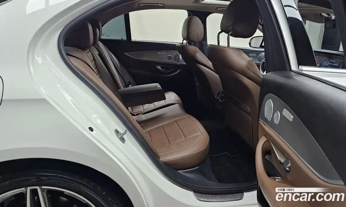 Mercedes-Benz E-Class 2018 2.0 Автомат в Москве № 1147849, фото 12