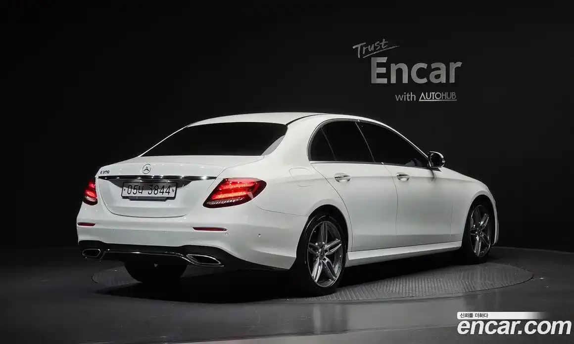 Mercedes-Benz E-Class 2018 2.0 Автомат в Москве № 1147849, фото 2