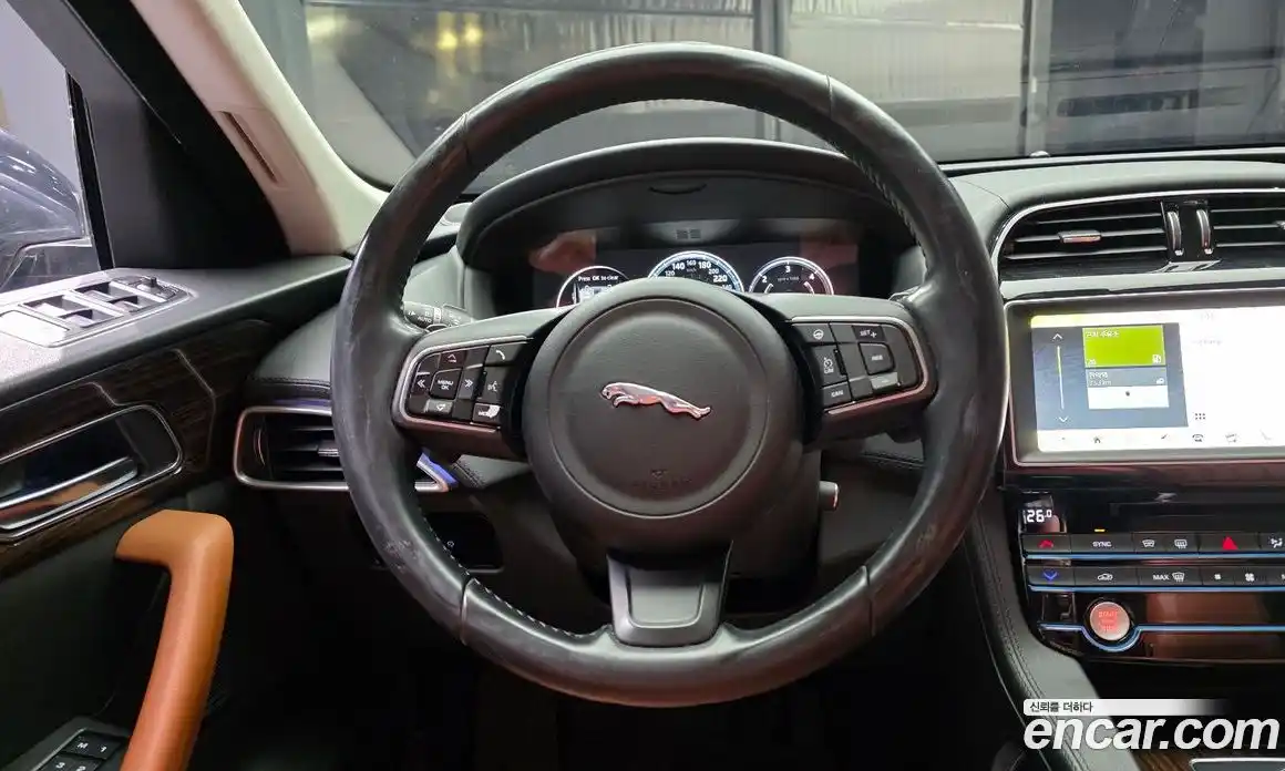 Jaguar F-Pace 2017 2.0 гидро в Москве № 1152575, фото 13