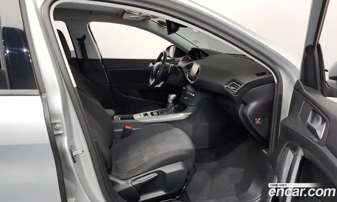 Peugeot 308 2016 1.6 гидро в Москве, фото 11