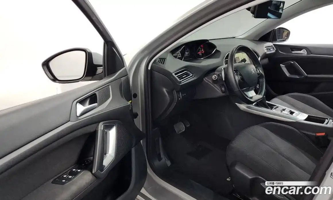 Peugeot 308 2016 1.6 гидро в Москве, фото 10