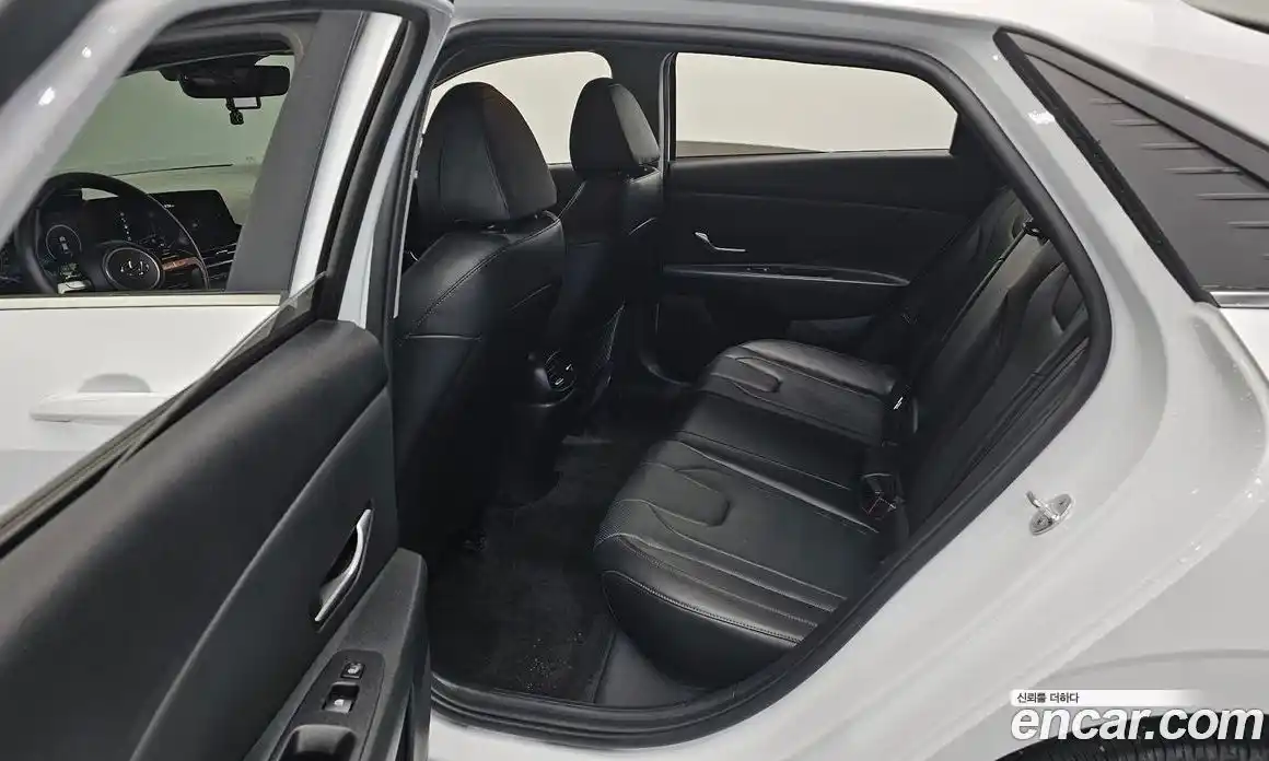 Hyundai Avante 2022 1.6 Автомат в Москве № 1154987, фото 11