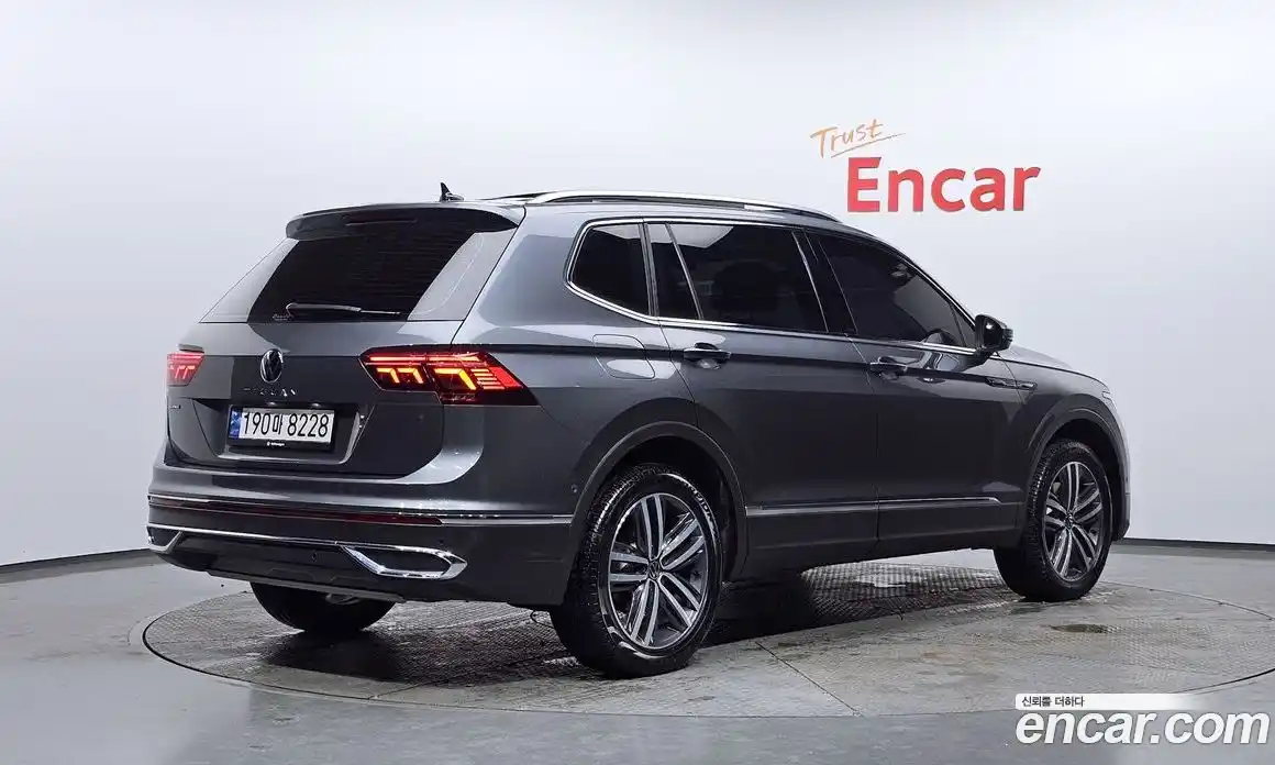 Volkswagen Tiguan 2023 2.0 гидро в Москве № 168705, фото 2
