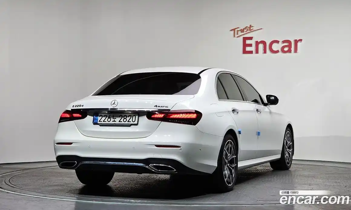 Mercedes-Benz E-Class 2022 1.9 гидро, фото 1