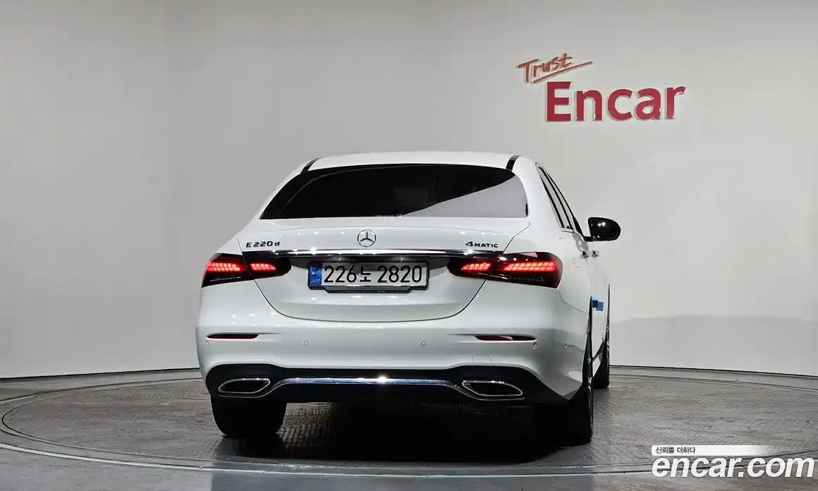 Mercedes-Benz E-Class 2022 1.9 гидро, фото 3