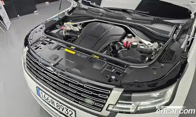 Land Rover Range-Rover 2024 4.4 гидро в Москве № 231182, миниатюра 10