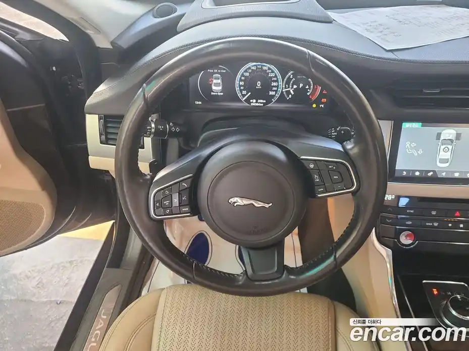 Jaguar XF 2017 2.0 гидро в Москве № 305173, фото 16