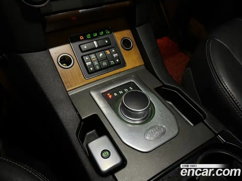 Land Rover Discovery 2016 3.0 гидро в Москве № 975674, фото 17