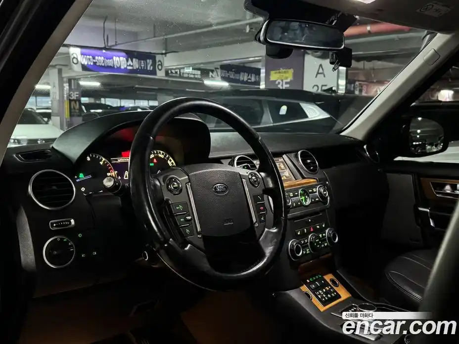 Land Rover Discovery 2016 3.0 гидро в Москве № 975674, фото 9