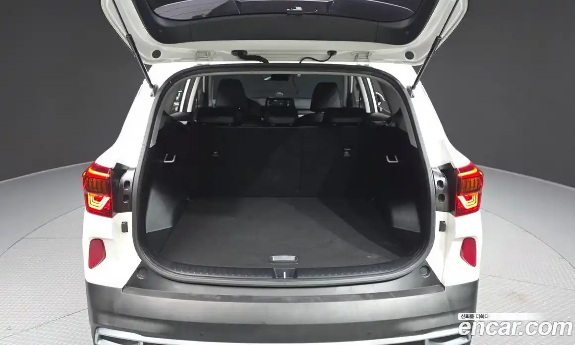 Kia Seltos 2022 1.6 Автомат в Москве № 1129003, фото 20