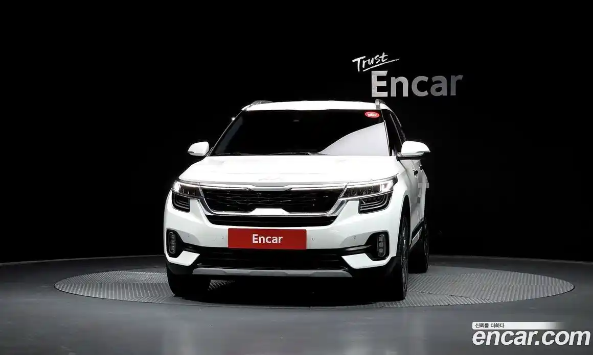 Kia Seltos 2022 1.6 Автомат в Москве № 1129003, фото 3