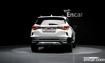 Kia Seltos 2022 1.6 Автомат в Москве № 1129003, миниатюра 4