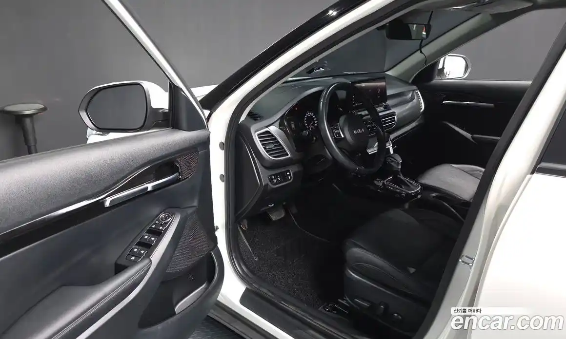 Kia Seltos 2022 1.6 Автомат в Москве № 1129003, фото 10