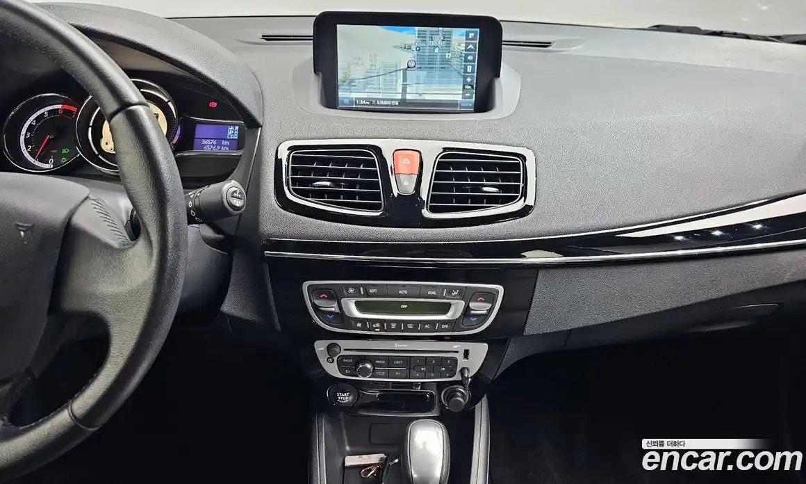 Renault SM3 2016 1.6 гидро в Москве № 1130916, фото 15