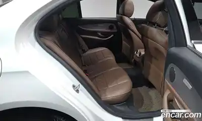 Mercedes-Benz E-Class 2018 2.0 гидро в Москве № 1131915, миниатюра 12
